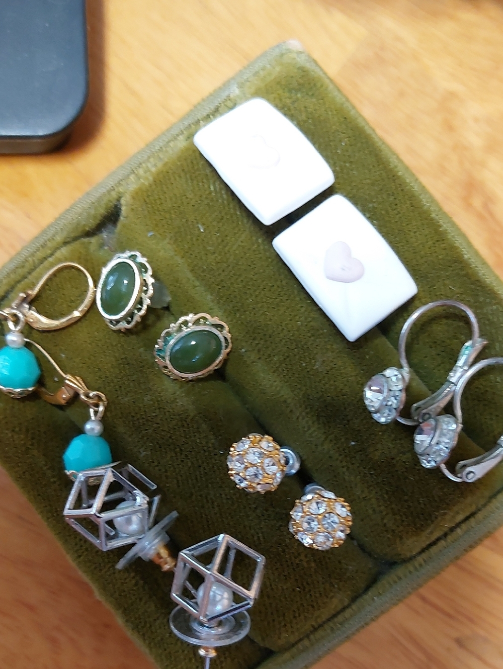Lot 6 Pair Small Dainty Earrings Jade Crystal Leverback Post - Picture 2 of 3